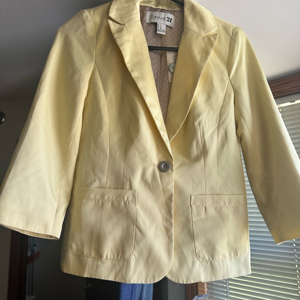 Forever 21 Women's Yellow Blazer size 2 new light yellow color office wear